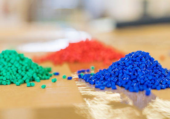 Dettagli materiali per realizzazione articoli in plastica